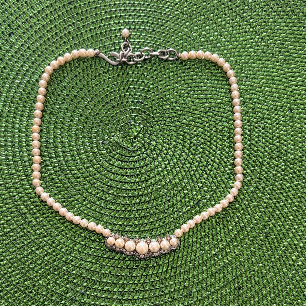 Elegant Faux Pearl Necklace